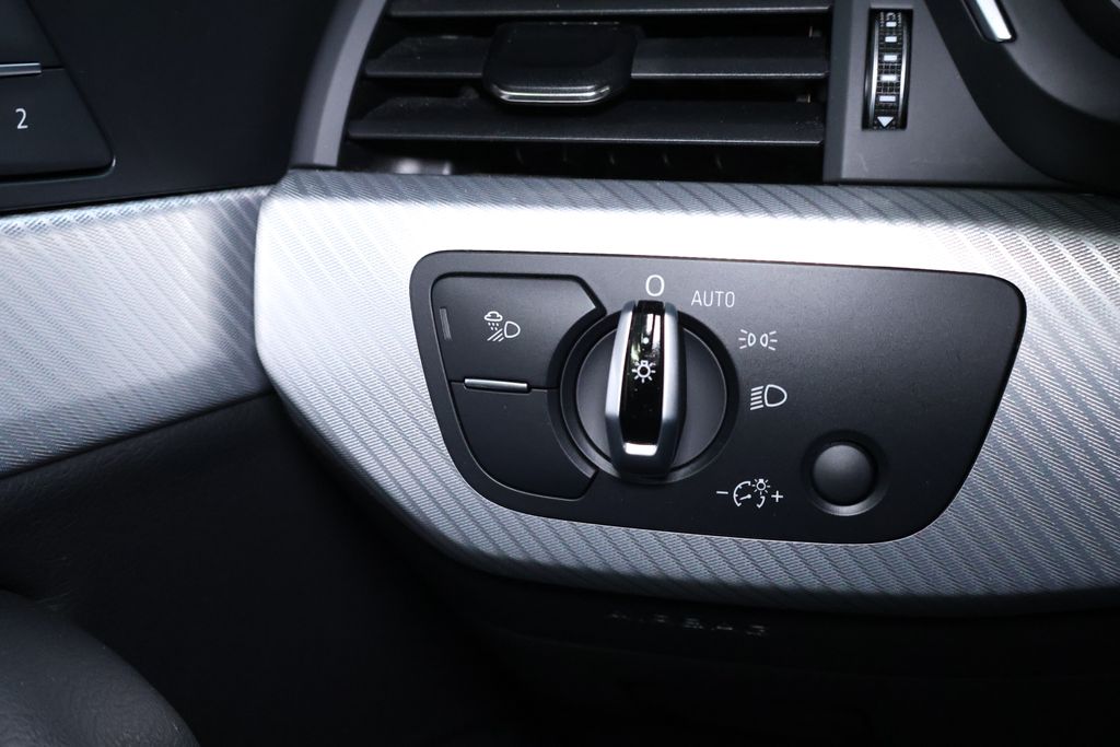 Vehicle image 36 of 41