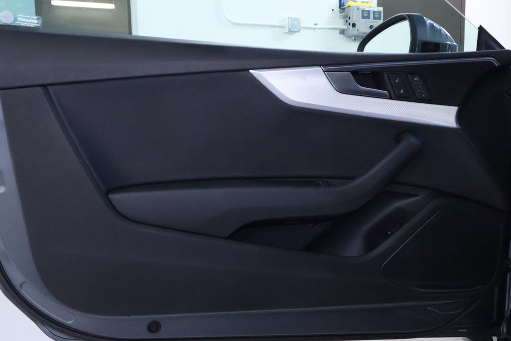 Vehicle image 23 of 41