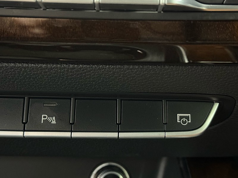 Vehicle image 34 of 44