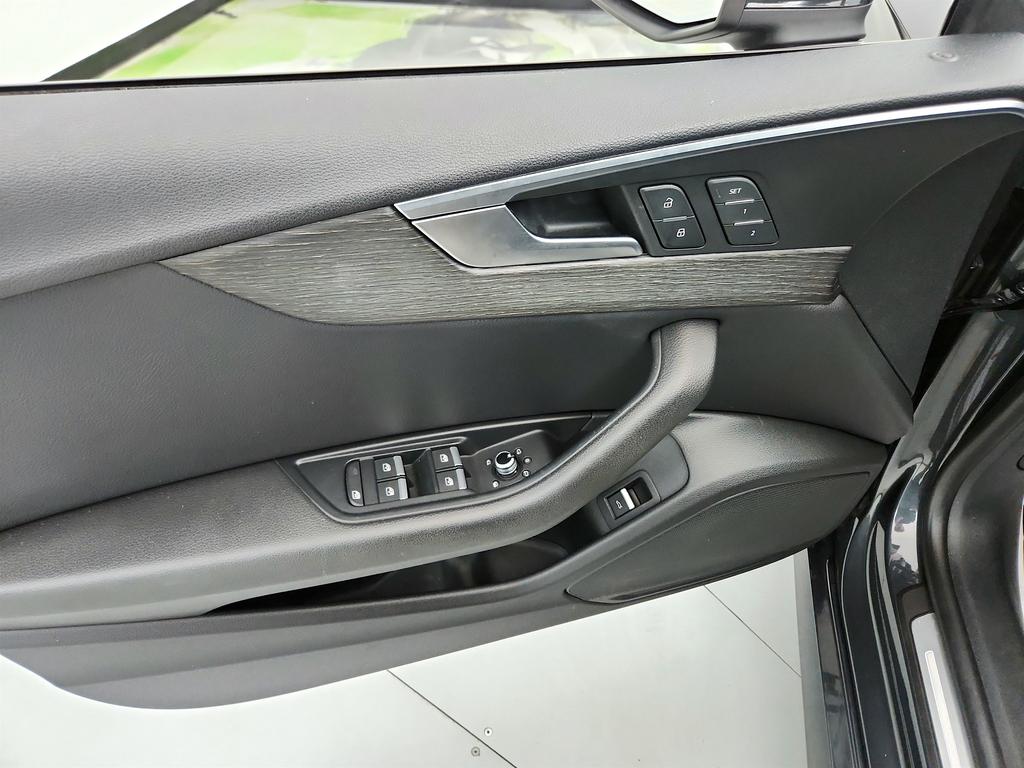 Vehicle image 35 of 46