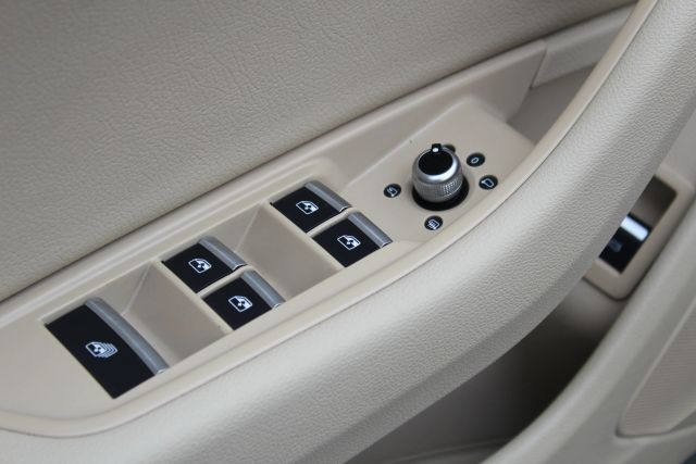 Vehicle image 43 of 44