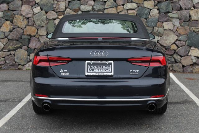 Vehicle image 8 of 44