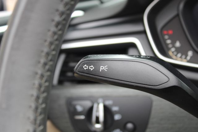 Vehicle image 28 of 44