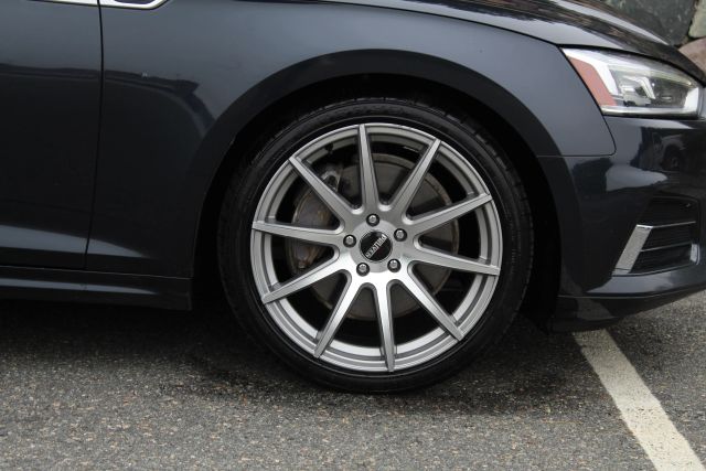 Vehicle image 11 of 44