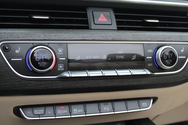 Vehicle image 26 of 44