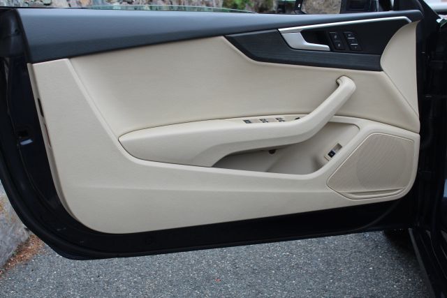 Vehicle image 23 of 44