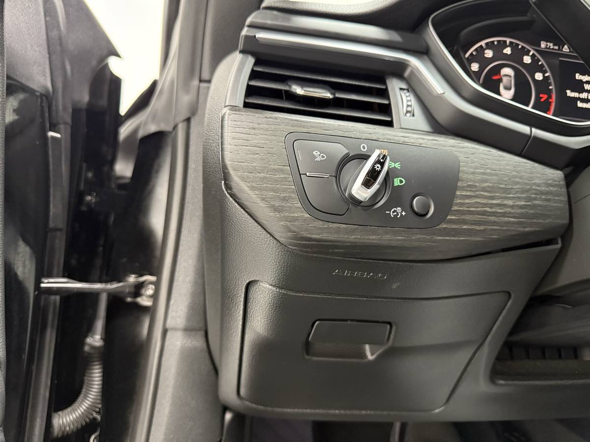 Vehicle image 32 of 38