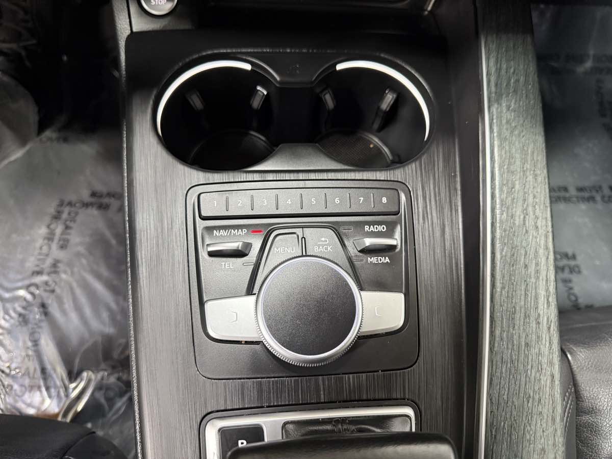 Vehicle image 24 of 38