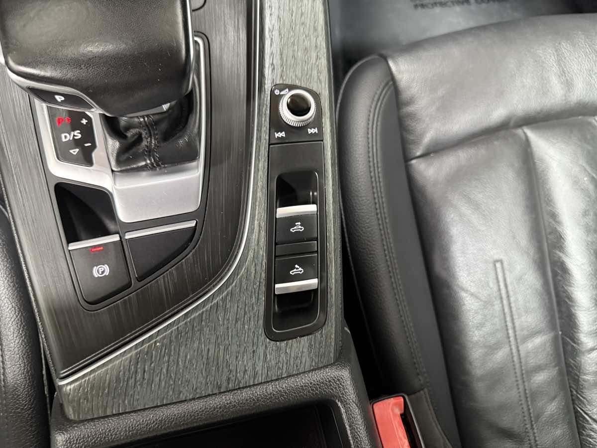 Vehicle image 26 of 38