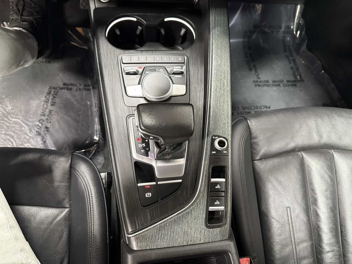 Vehicle image 28 of 38