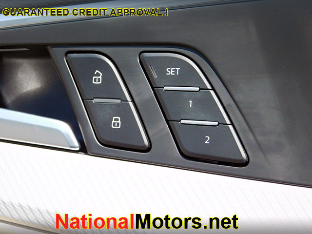 Vehicle image 17 of 19
