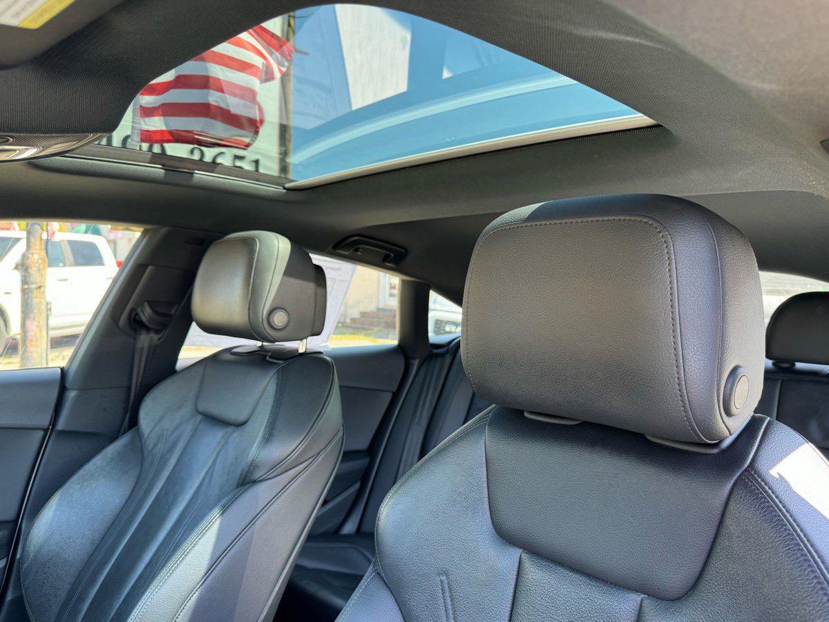 Vehicle image 8 of 12
