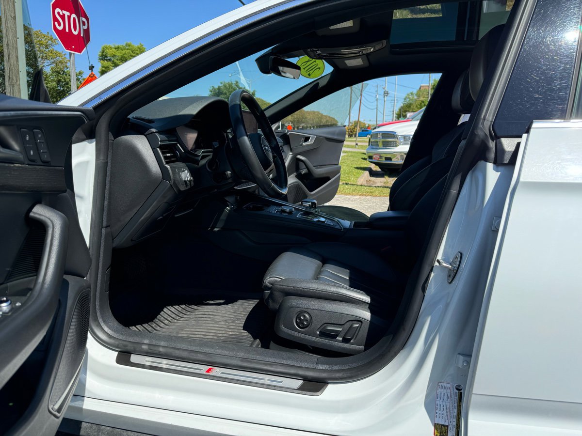 Vehicle image 7 of 12