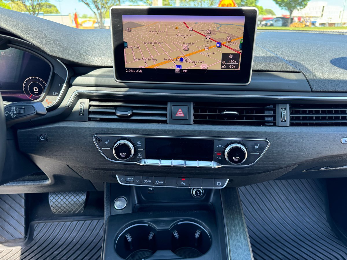 Vehicle image 11 of 12