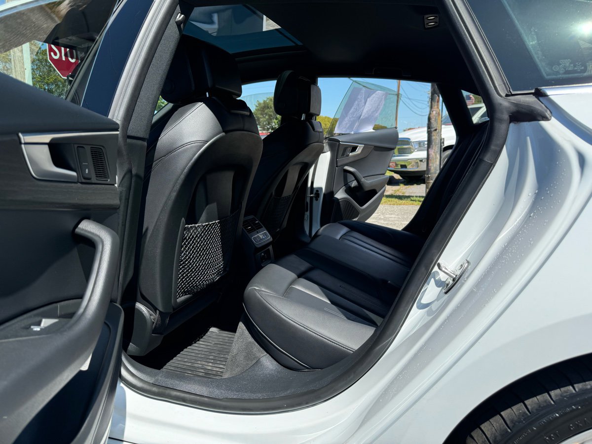 Vehicle image 9 of 12