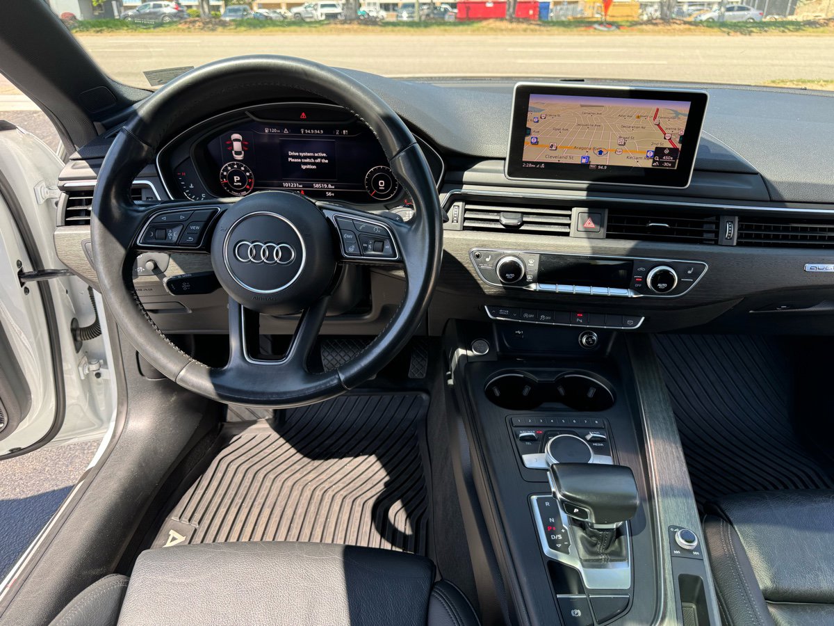 Vehicle image 10 of 12