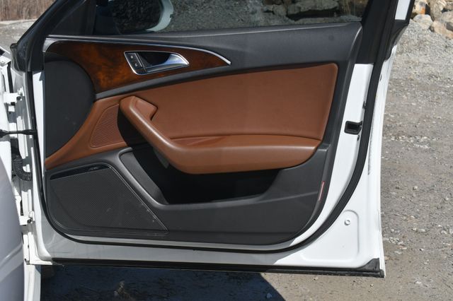 Vehicle image 10 of 31