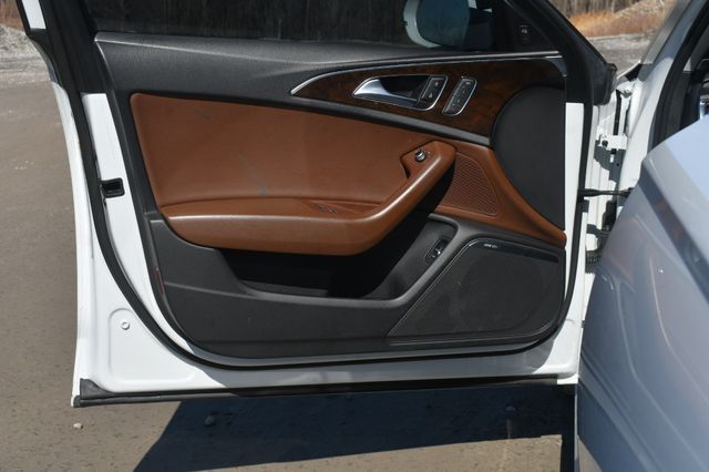 Vehicle image 21 of 31