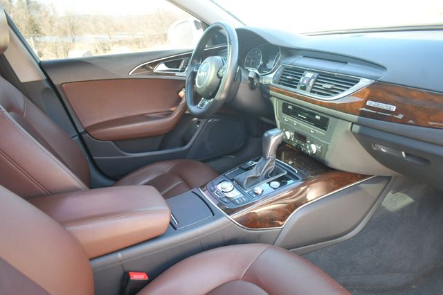 Vehicle image 12 of 31