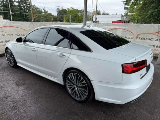 Vehicle image 11 of 52