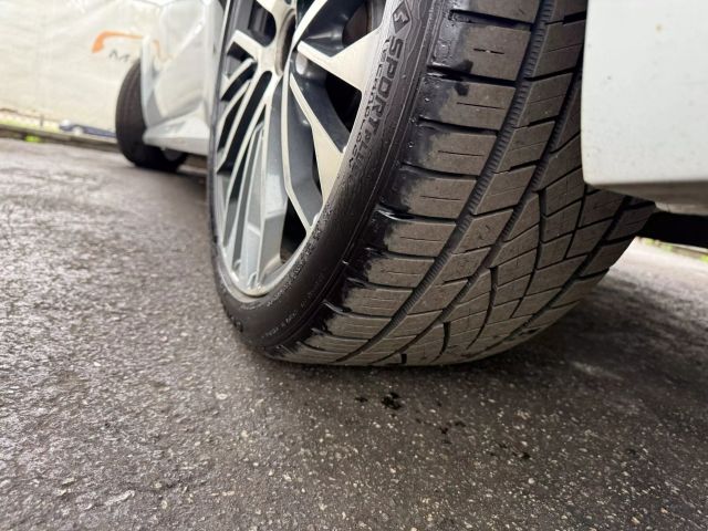 Vehicle image 19 of 52