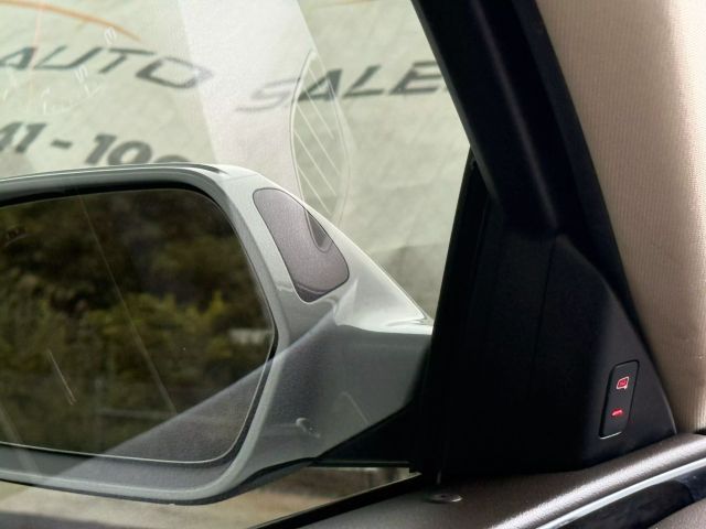Vehicle image 51 of 52
