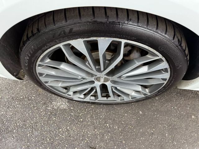 Vehicle image 17 of 52