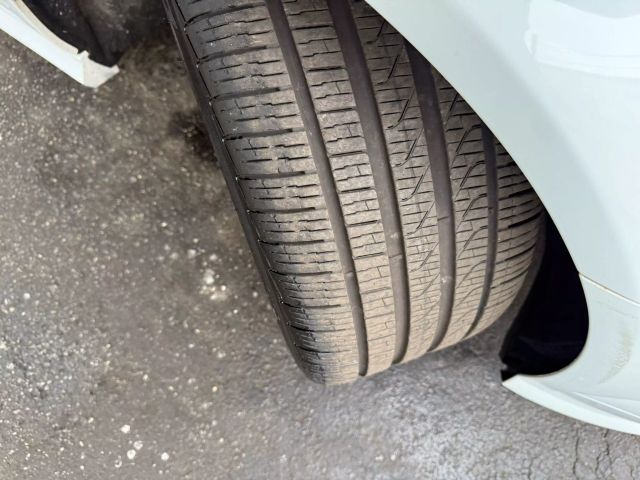 Vehicle image 22 of 52