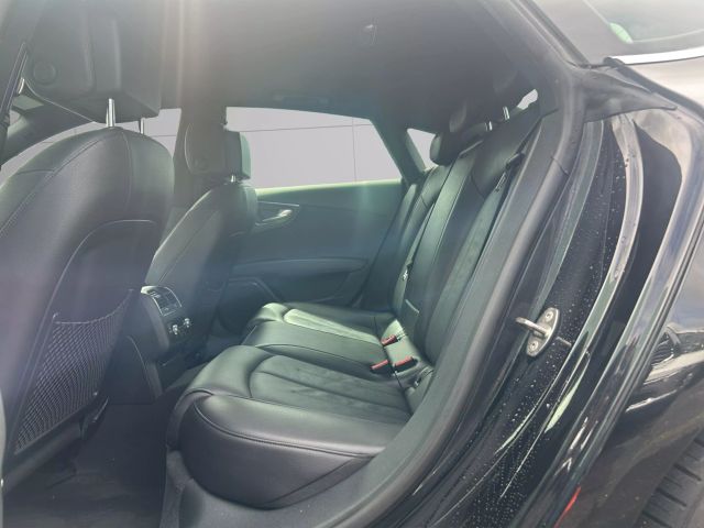 Vehicle image 10 of 29