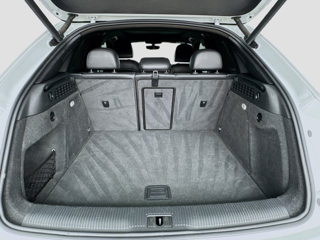 Vehicle image 18 of 26
