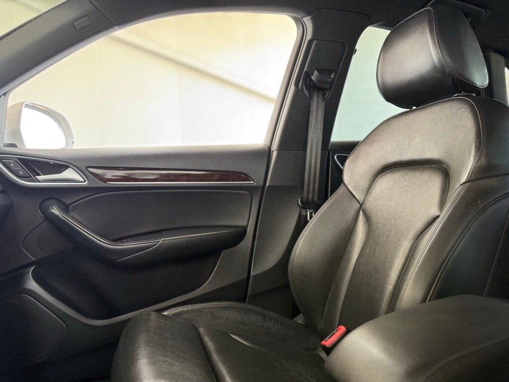 Vehicle image 32 of 57