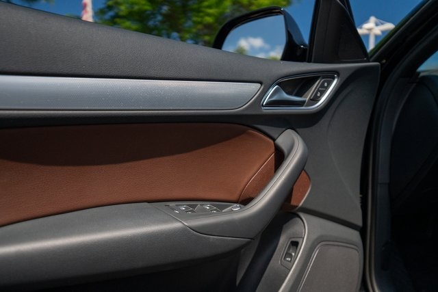 Vehicle image 21 of 36