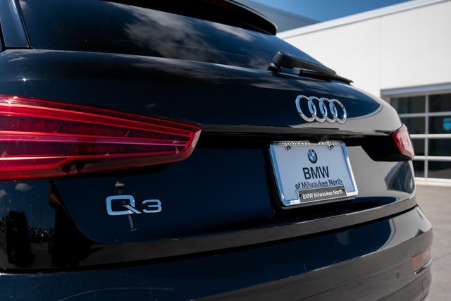 Vehicle image 33 of 36