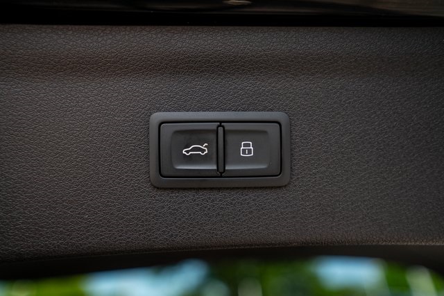Vehicle image 25 of 36