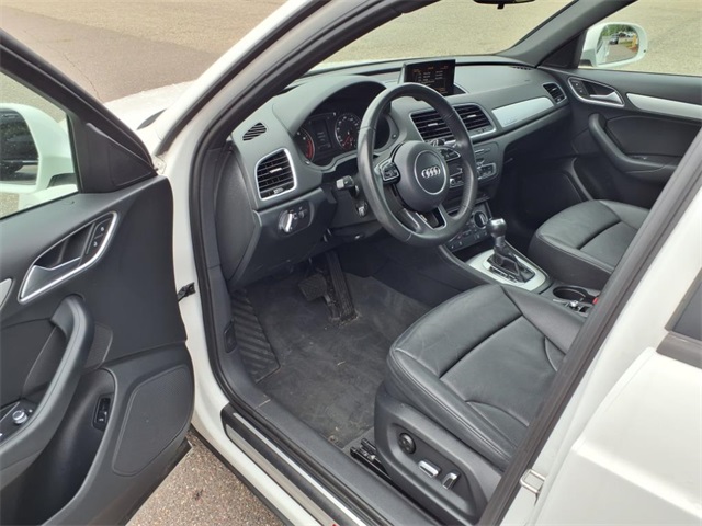 Vehicle image 10 of 21