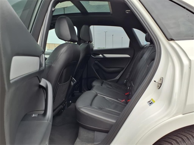 Vehicle image 11 of 21