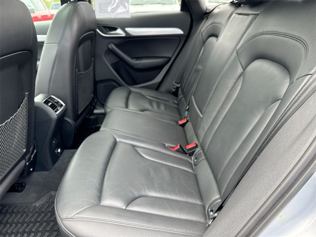 Vehicle image 23 of 28