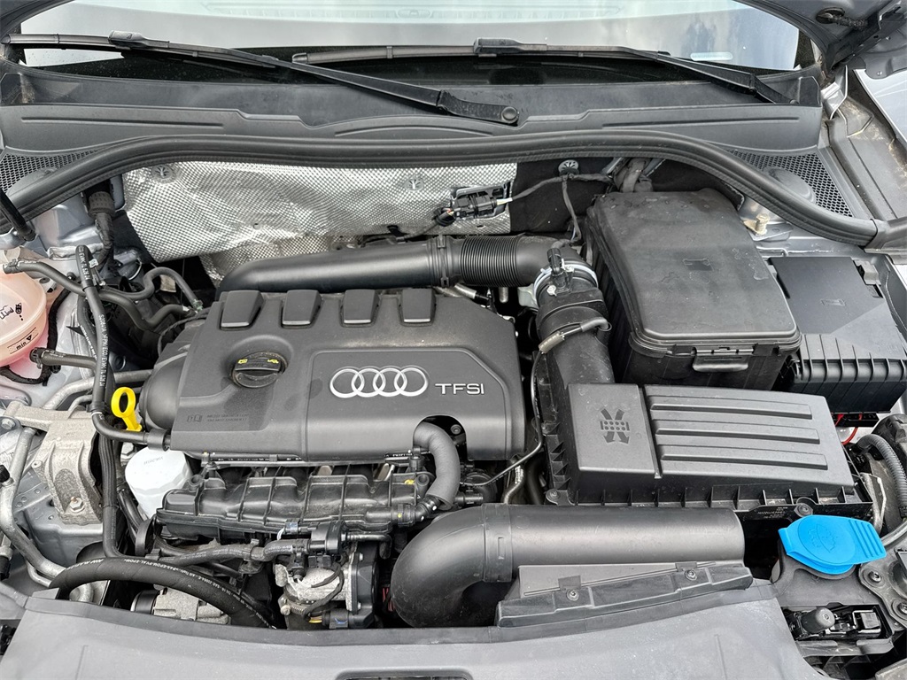 Vehicle image 25 of 28