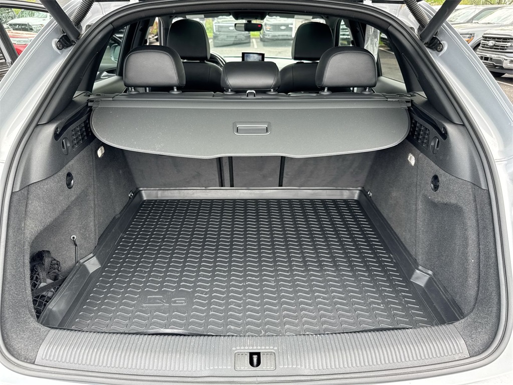 Vehicle image 24 of 28