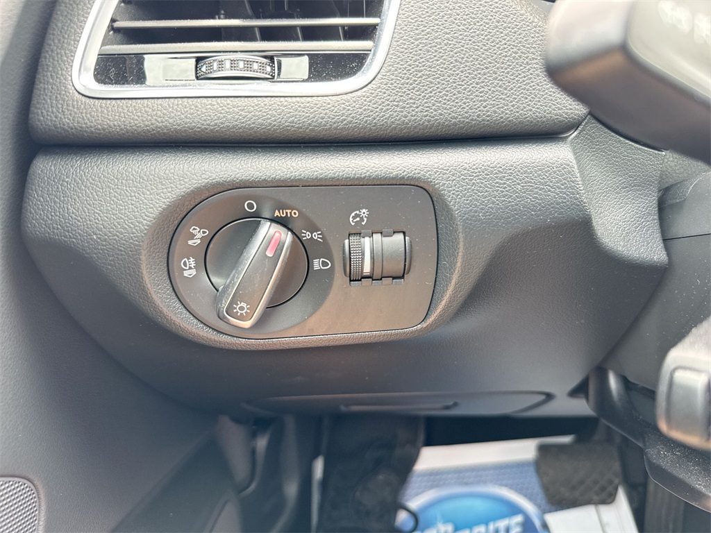 Vehicle image 17 of 28