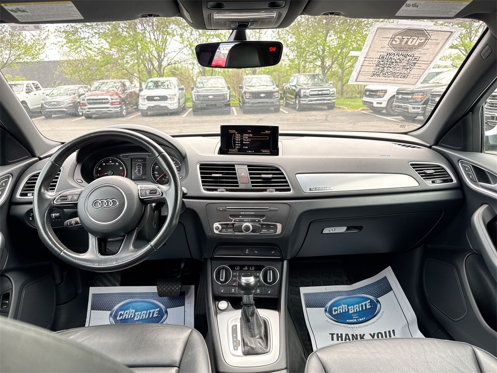 Vehicle image 10 of 28