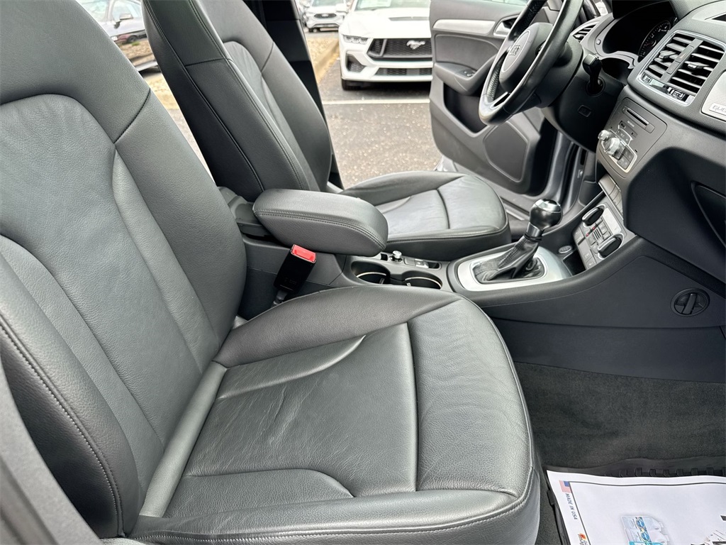 Vehicle image 22 of 28