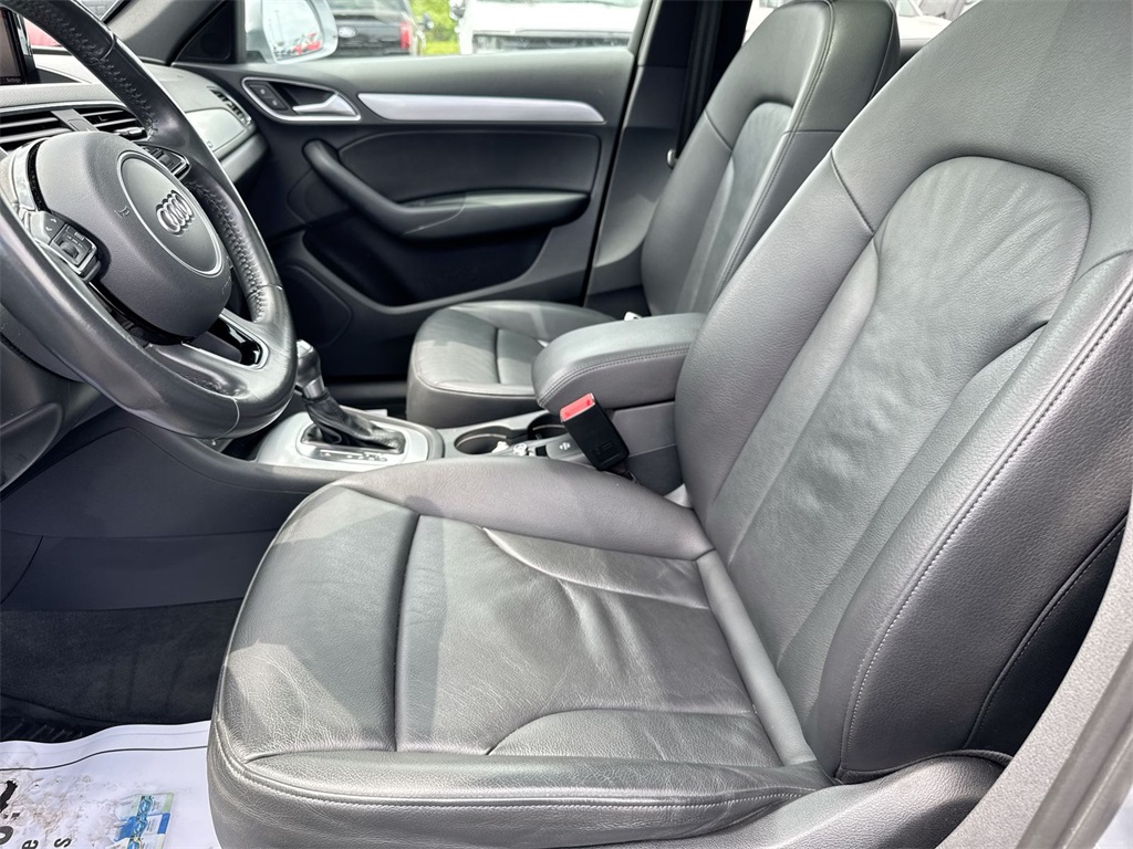 Vehicle image 19 of 28