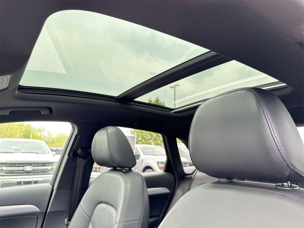 Vehicle image 18 of 28
