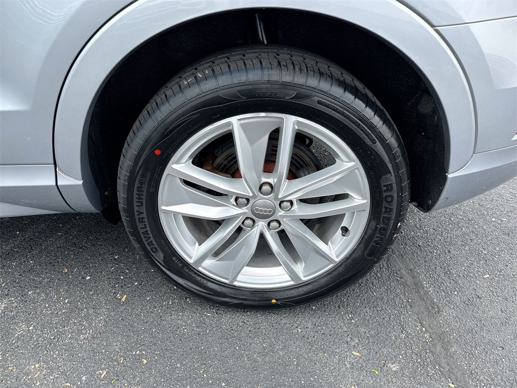 Vehicle image 26 of 28