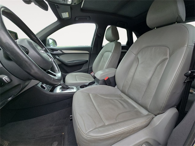 Vehicle image 9 of 10