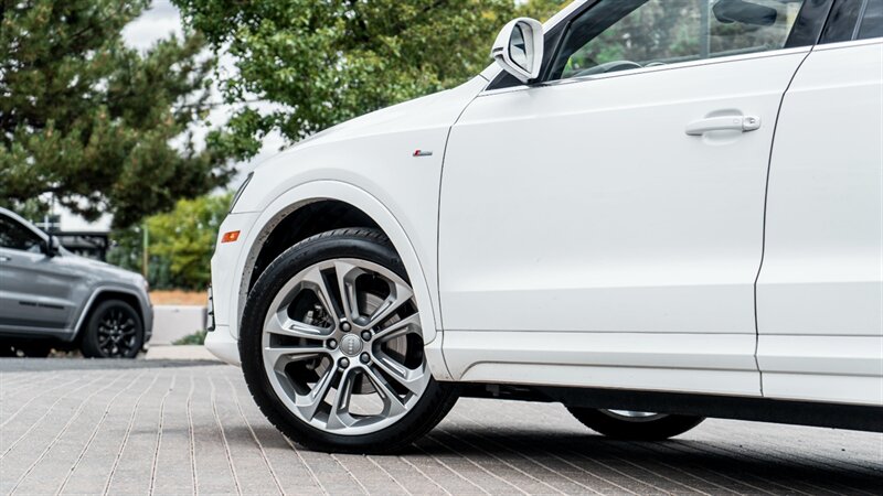 Vehicle image 9 of 44