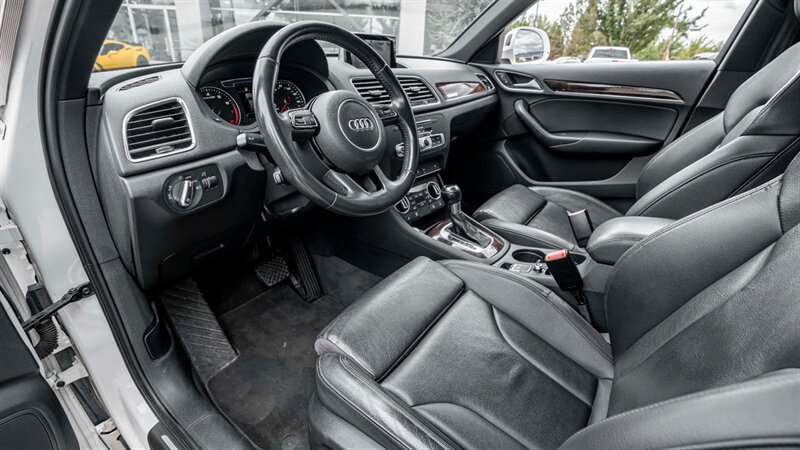Vehicle image 19 of 44