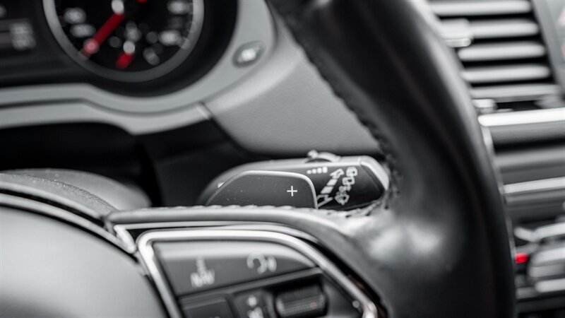 Vehicle image 31 of 44