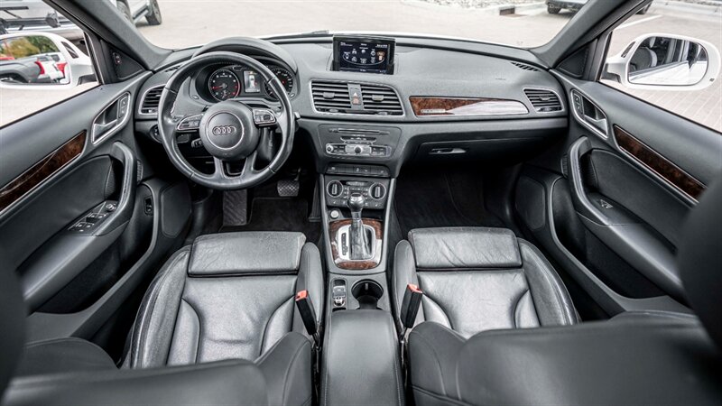 Vehicle image 20 of 44